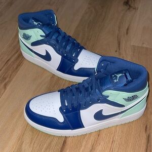 BRAND NEW  Jordan 1 Mid Mystic Navy/Foam-White